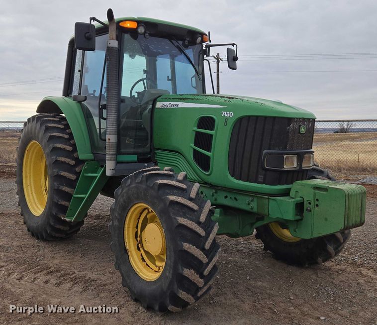 image for item ET1247 2010 John Deere 7130 MFWD tractor
