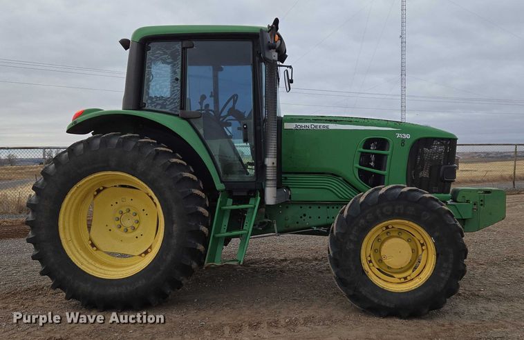image for item ET1247 2010 John Deere 7130 MFWD tractor