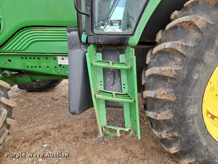 image for item ET1247 2010 John Deere 7130 MFWD tractor