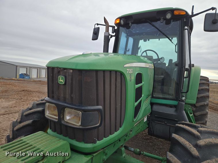 image for item ET1247 2010 John Deere 7130 MFWD tractor