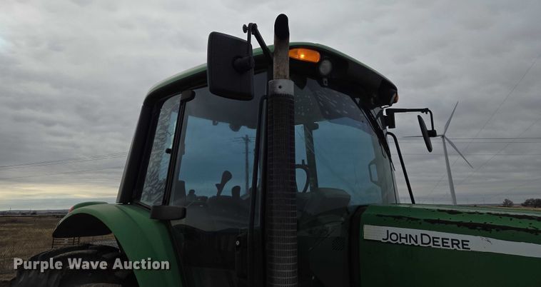 image for item ET1247 2010 John Deere 7130 MFWD tractor