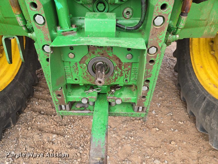 image for item ET1247 2010 John Deere 7130 MFWD tractor