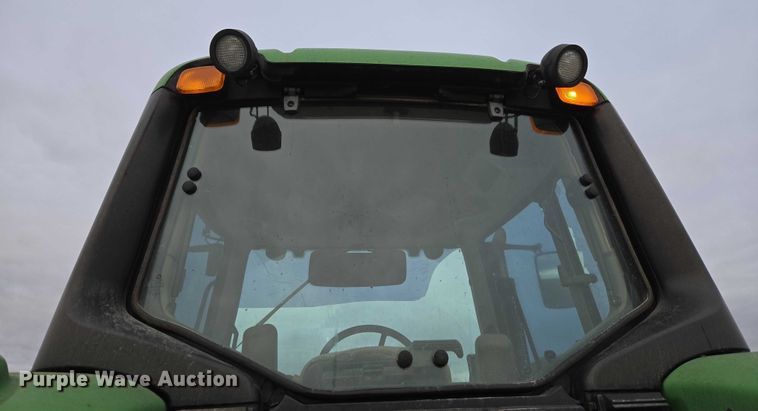 image for item ET1247 2010 John Deere 7130 MFWD tractor