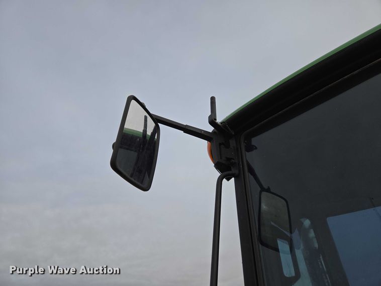 image for item ET1247 2010 John Deere 7130 MFWD tractor