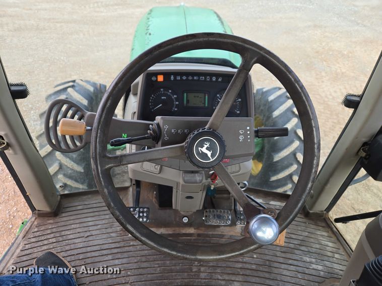 image for item ET1247 2010 John Deere 7130 MFWD tractor