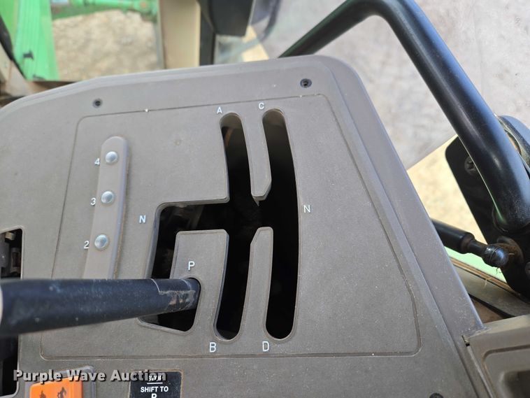 image for item ET1247 2010 John Deere 7130 MFWD tractor