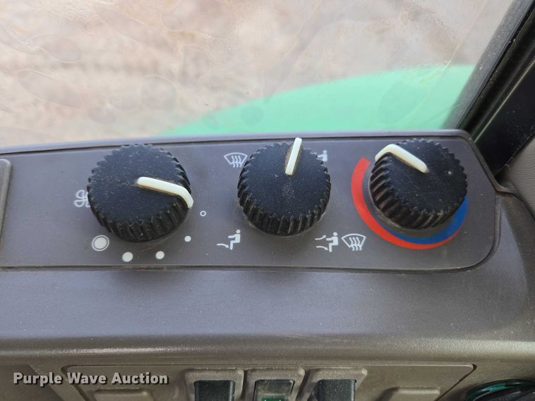 image for item ET1247 2010 John Deere 7130 MFWD tractor