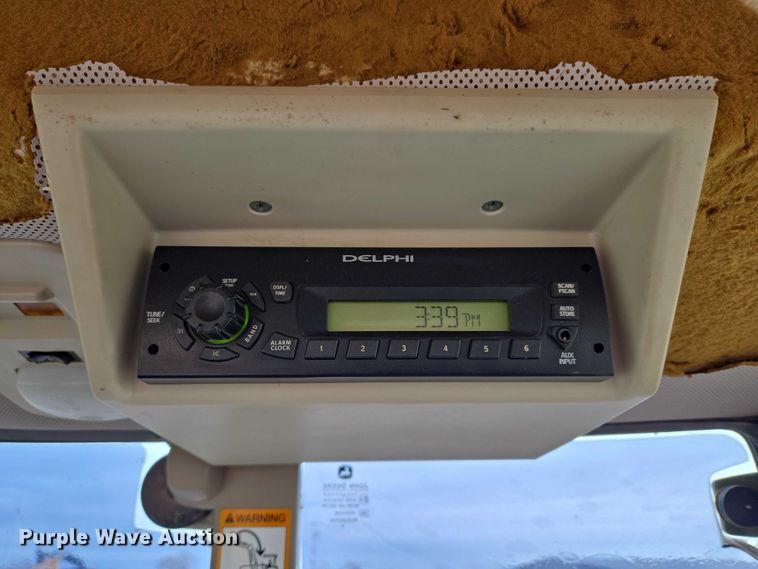 image for item ET1247 2010 John Deere 7130 MFWD tractor