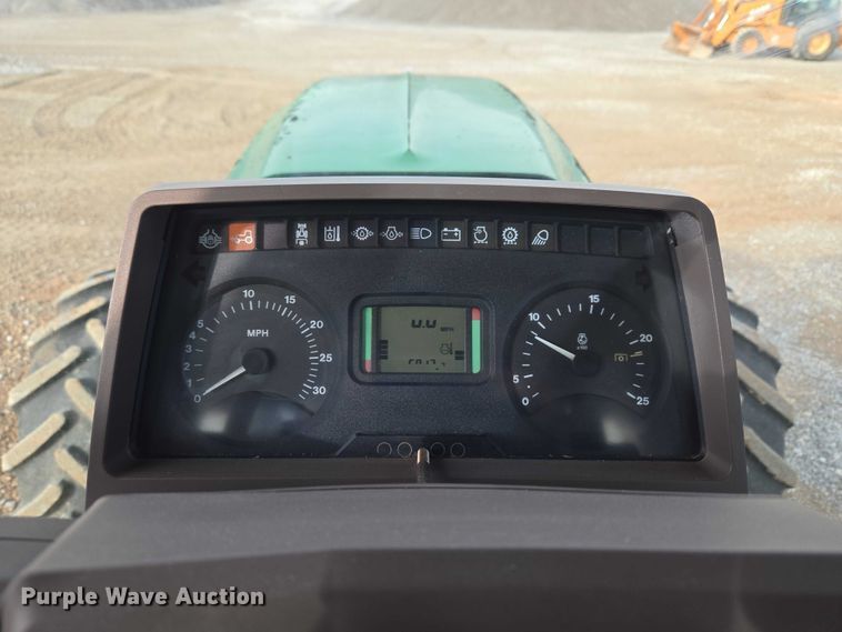 image for item ET1247 2010 John Deere 7130 MFWD tractor