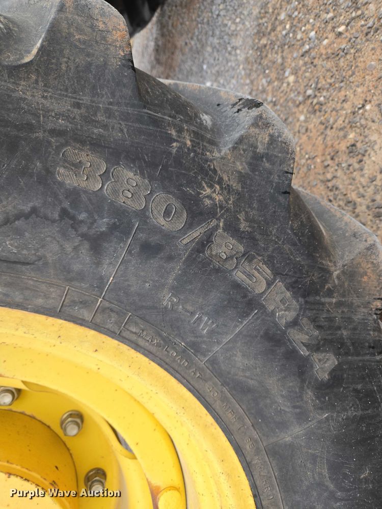 image for item ET1247 2010 John Deere 7130 MFWD tractor