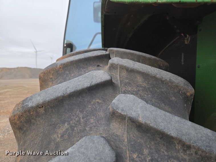 image for item ET1247 2010 John Deere 7130 MFWD tractor