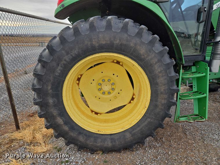 image for item ET1247 2010 John Deere 7130 MFWD tractor