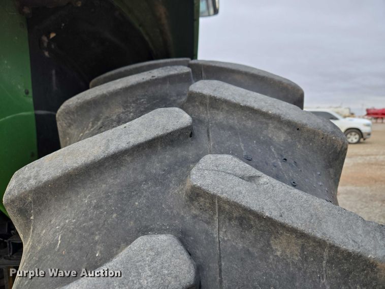 image for item ET1247 2010 John Deere 7130 MFWD tractor