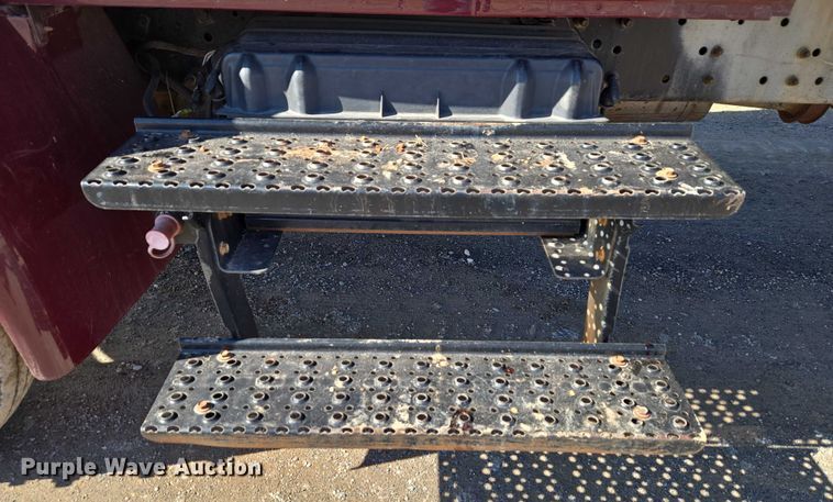 image for item ET1251 2003 International MA015 flatbed truck