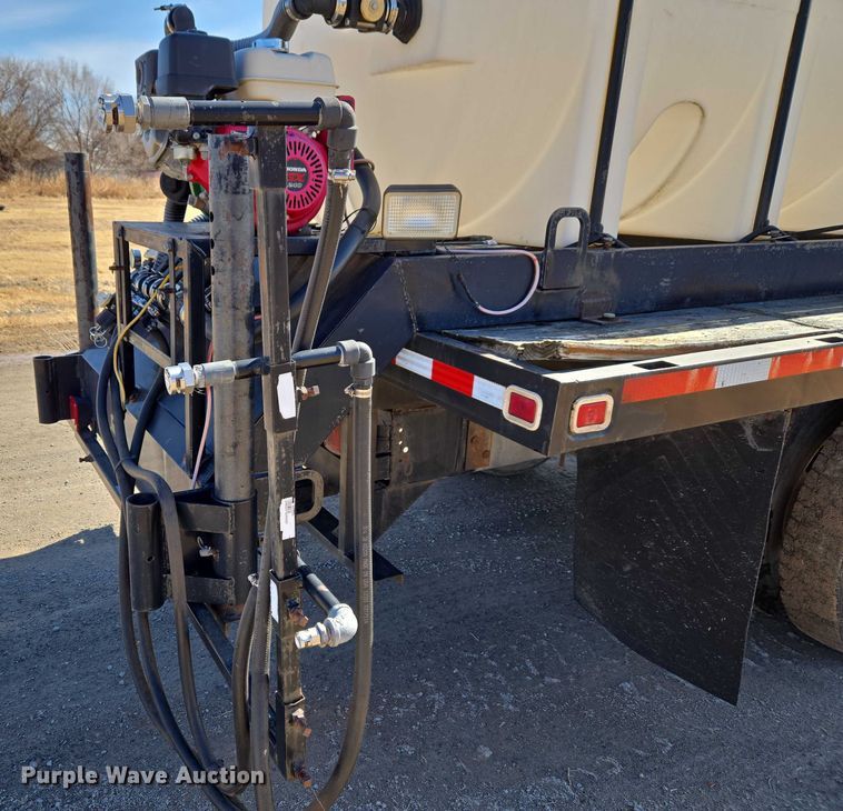 image for item ET1251 2003 International MA015 flatbed truck