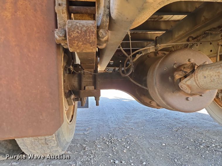 image for item ET1251 2003 International MA015 flatbed truck