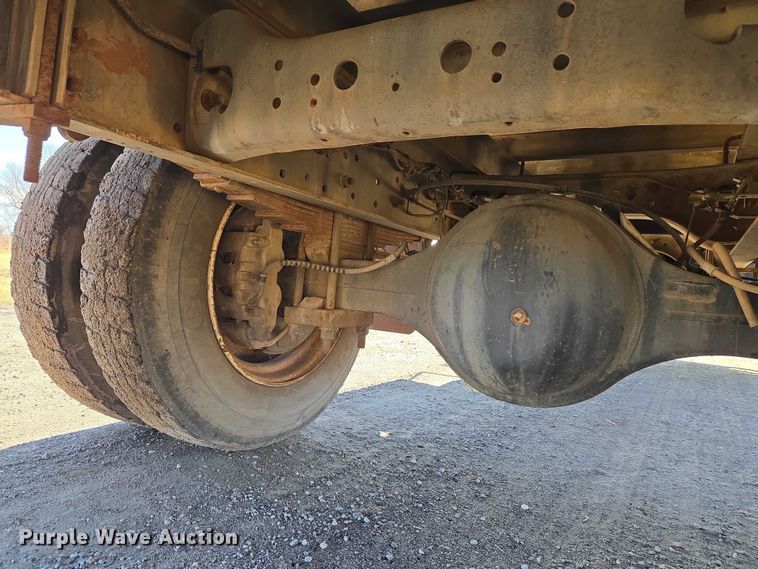 image for item ET1251 2003 International MA015 flatbed truck