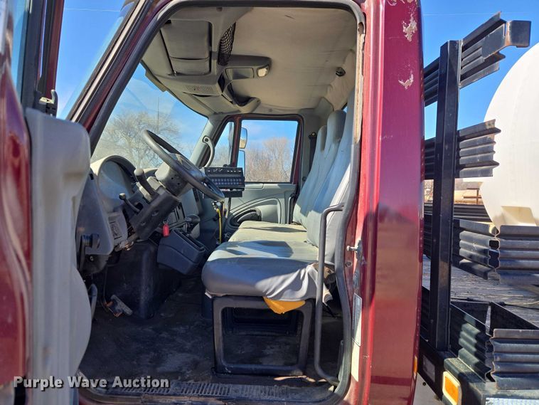 image for item ET1251 2003 International MA015 flatbed truck