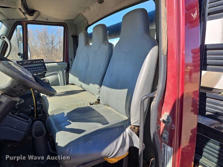 image for item ET1251 2003 International MA015 flatbed truck