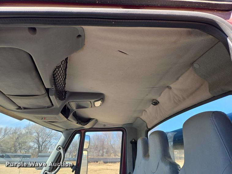 image for item ET1251 2003 International MA015 flatbed truck