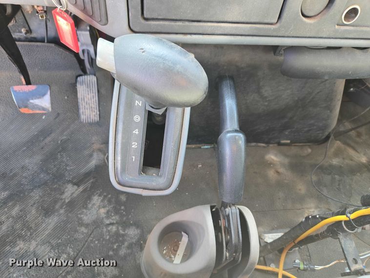 image for item ET1251 2003 International MA015 flatbed truck