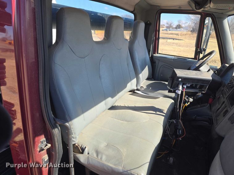 image for item ET1251 2003 International MA015 flatbed truck