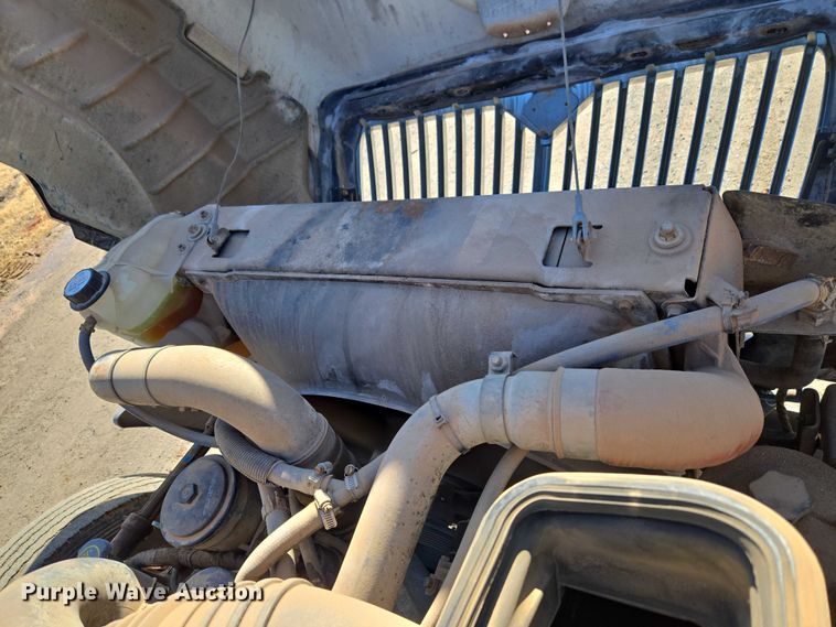 image for item ET1251 2003 International MA015 flatbed truck