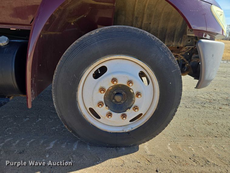 image for item ET1251 2003 International MA015 flatbed truck