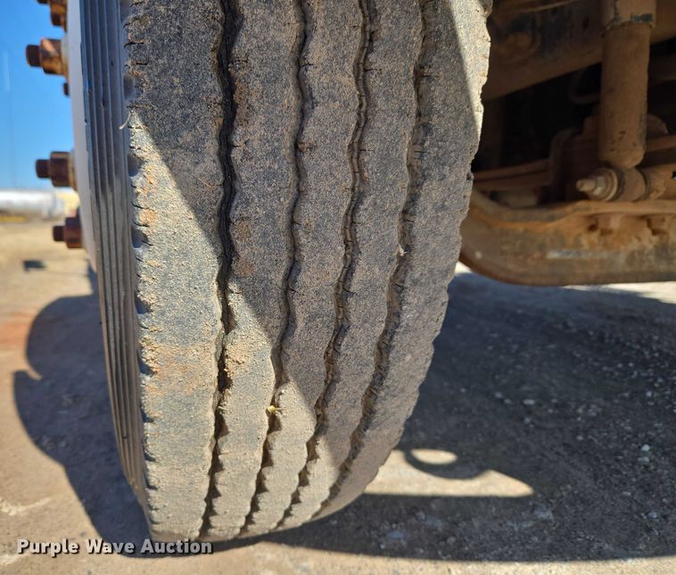 image for item ET1251 2003 International MA015 flatbed truck