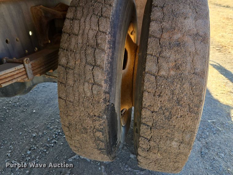 image for item ET1251 2003 International MA015 flatbed truck