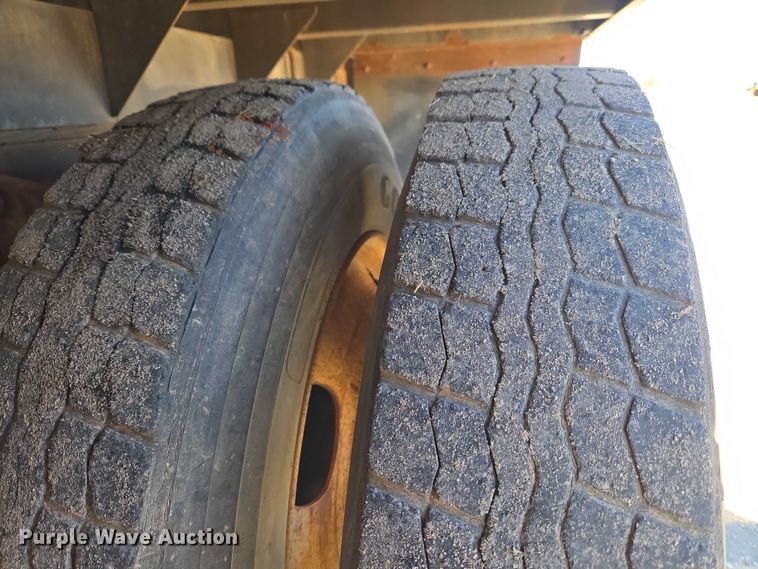 image for item ET1251 2003 International MA015 flatbed truck