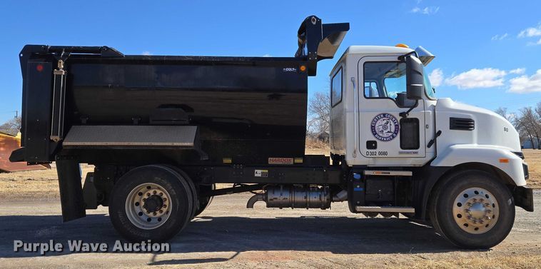 image for item ET1252 2022 Mack MD dump truck