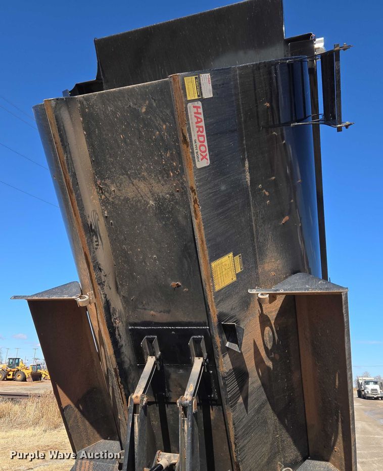 image for item ET1252 2022 Mack MD dump truck