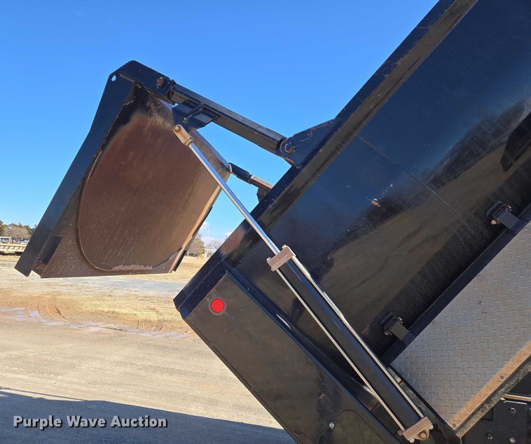 image for item ET1252 2022 Mack MD dump truck