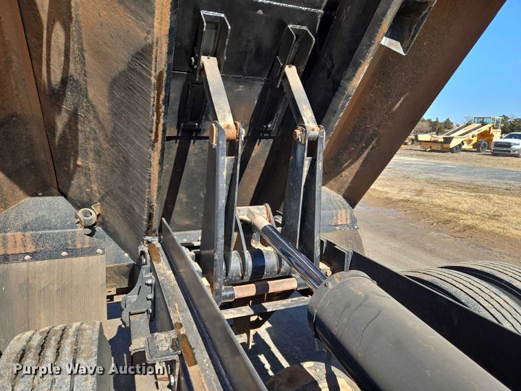 image for item ET1252 2022 Mack MD dump truck