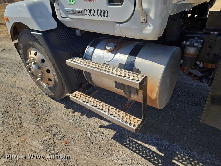 image for item ET1252 2022 Mack MD dump truck