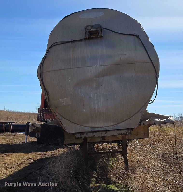 image for item ET1258 1966 Butler MFG. CO. Company tank trailer