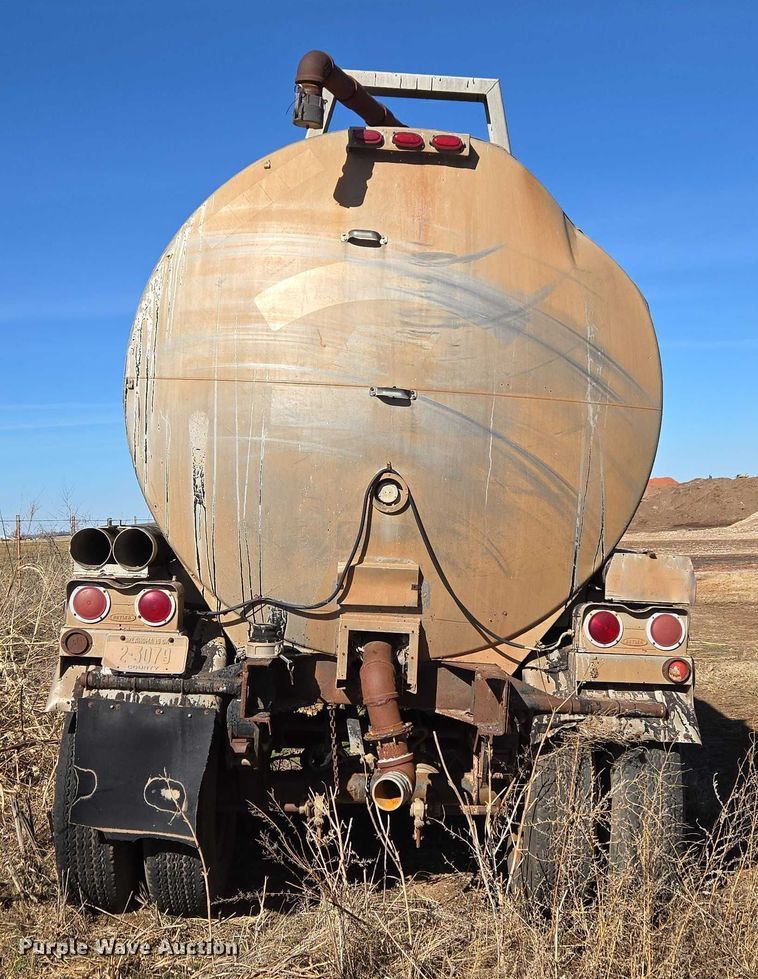 image for item ET1258 1966 Butler MFG. CO. Company tank trailer