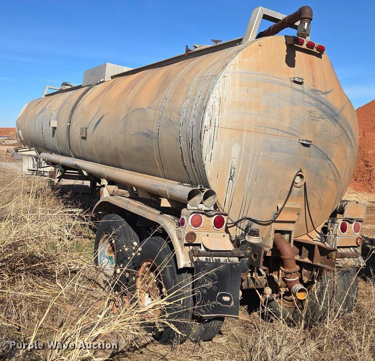 image for item ET1258 1966 Butler MFG. CO. Company tank trailer