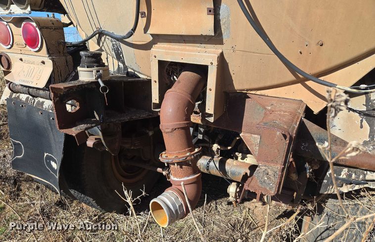image for item ET1258 1966 Butler MFG. CO. Company tank trailer