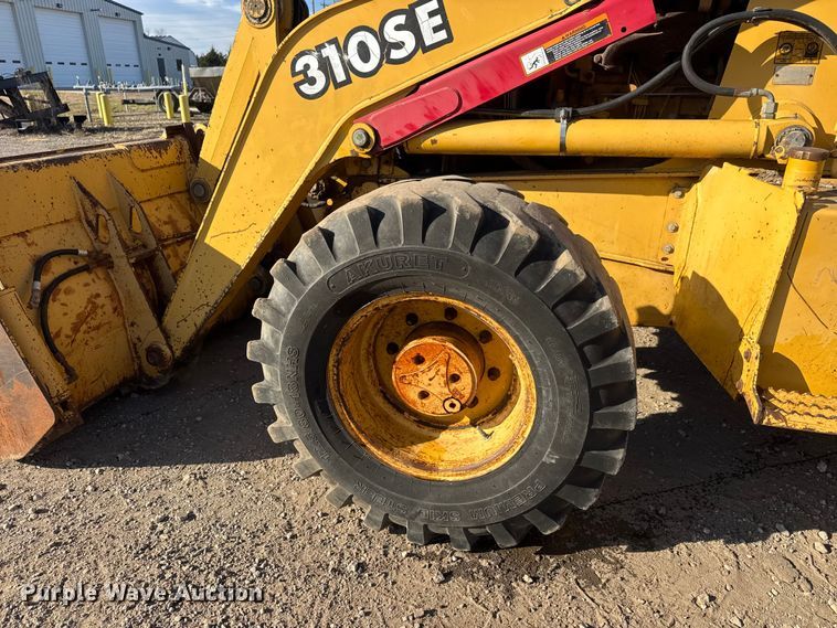 image for item ET4088 1998 John Deere 310SE backhoe