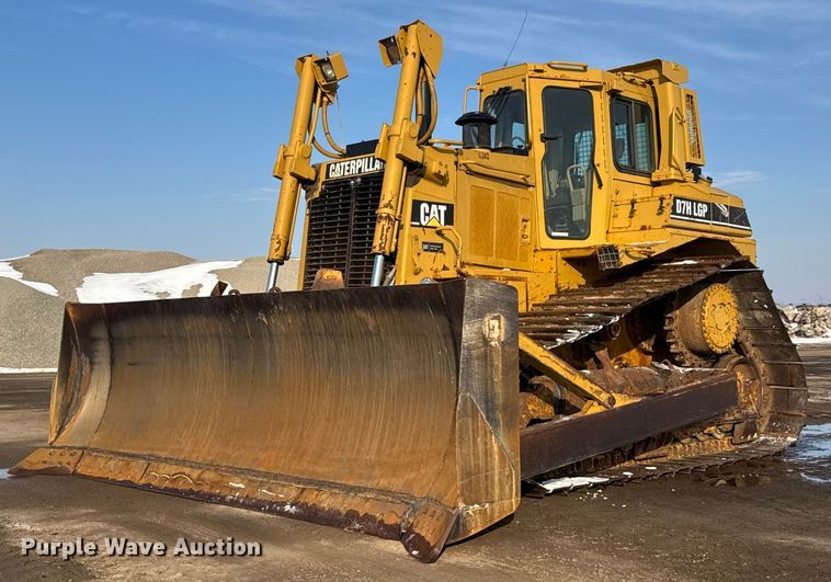 image for item ET4430 1995 Caterpillar D7H LGP dozer