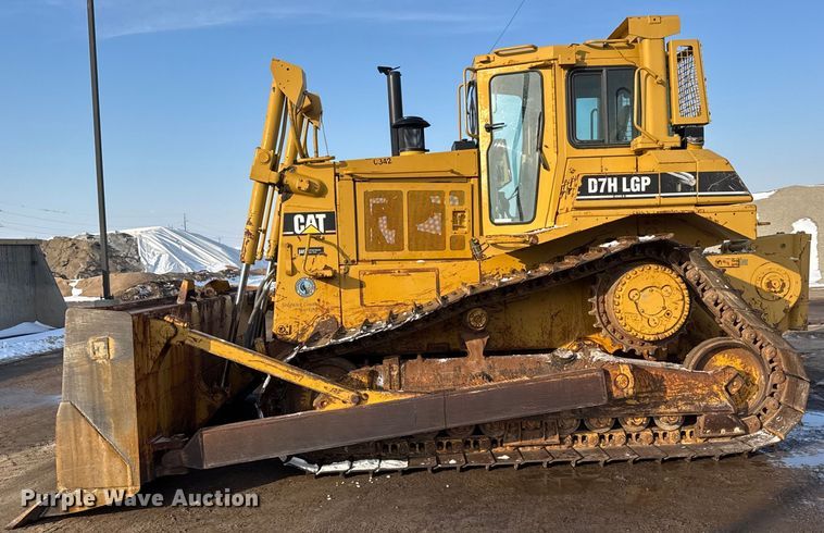 image for item ET4430 1995 Caterpillar D7H LGP dozer