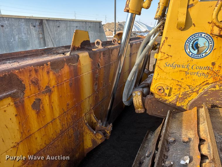 image for item ET4430 1995 Caterpillar D7H LGP dozer