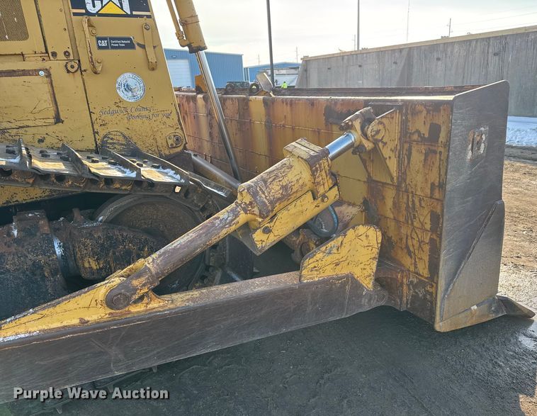 image for item ET4430 1995 Caterpillar D7H LGP dozer