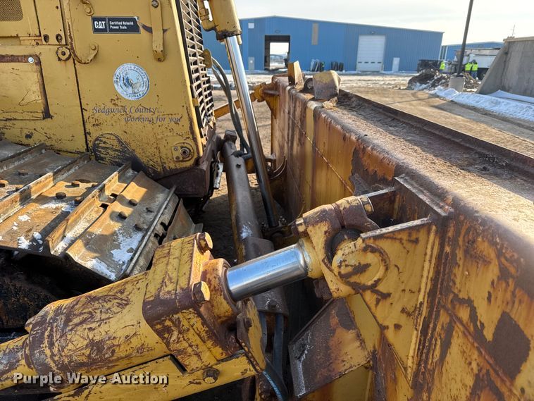 image for item ET4430 1995 Caterpillar D7H LGP dozer