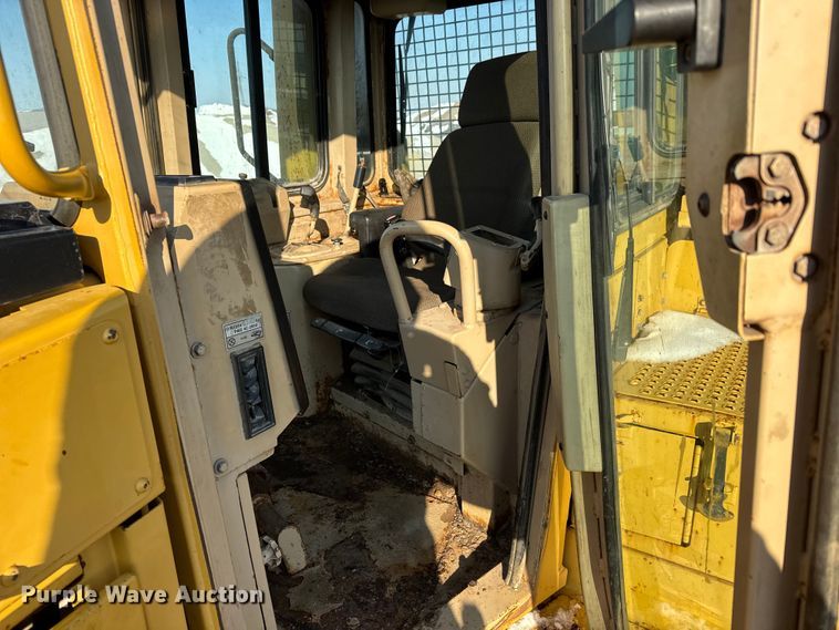 image for item ET4430 1995 Caterpillar D7H LGP dozer