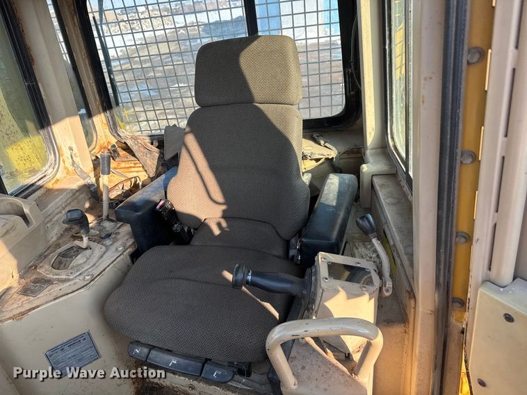 image for item ET4430 1995 Caterpillar D7H LGP dozer