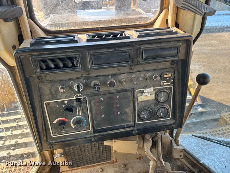 image for item ET4430 1995 Caterpillar D7H LGP dozer