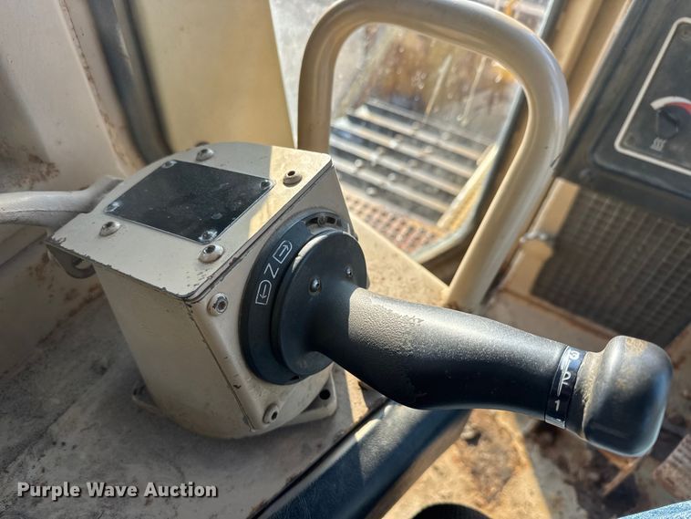 image for item ET4430 1995 Caterpillar D7H LGP dozer